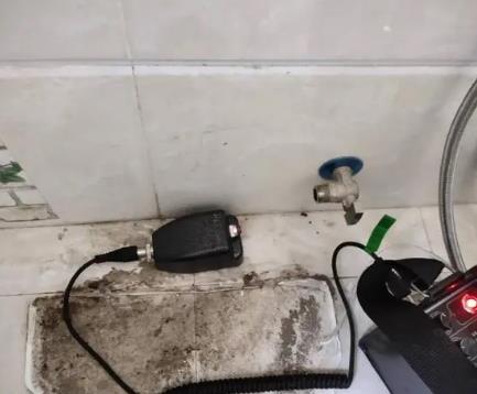 班玛屋顶漏水维修公司分享下卫生间漏水的危害及解决方法